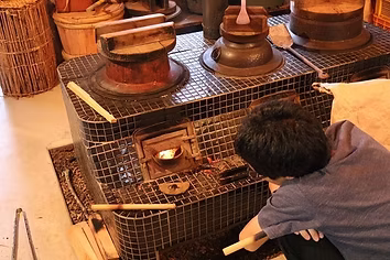 ホンモノの竃で炊いてみる.JPG